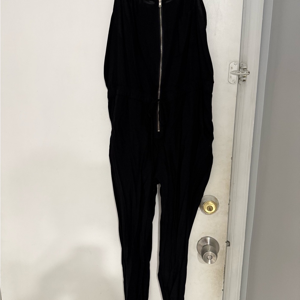 Chic Black Zippered Jumpsuit